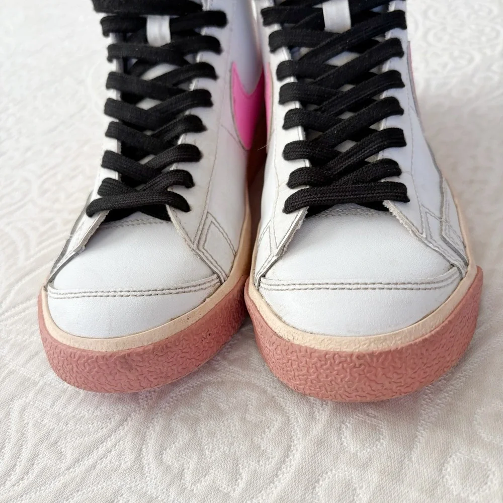Nike Youth Grade School Blazer Mid 77 Sneakers, White Pink‎ Spell Sz 5Y